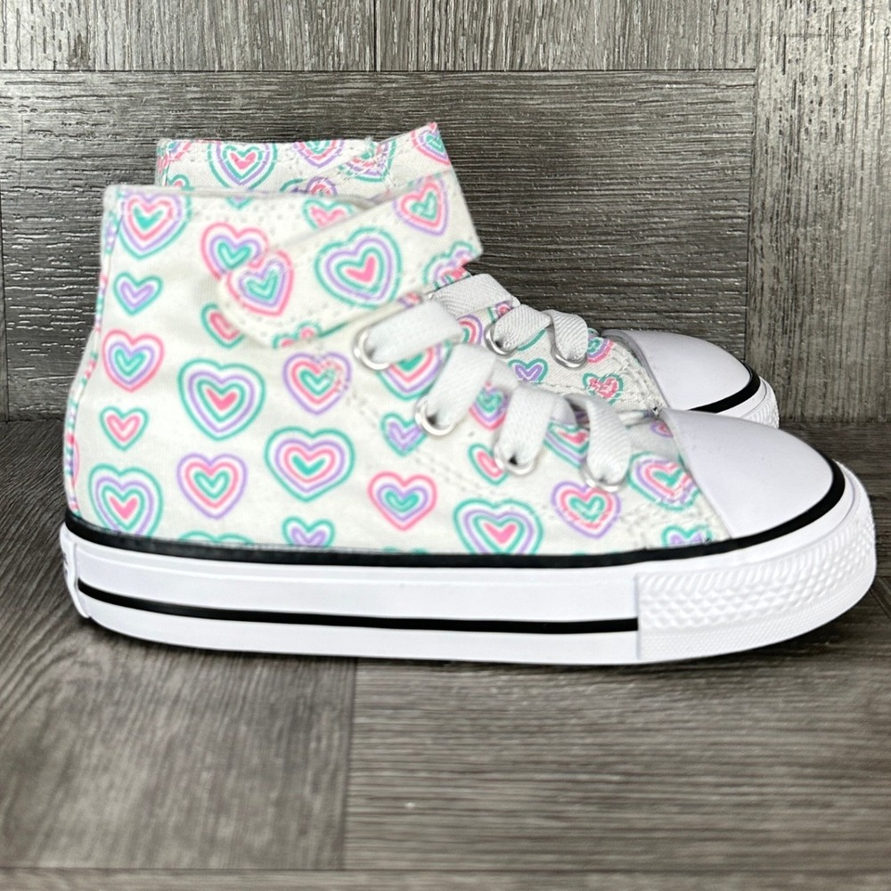 Converse CTAS Infant Size 6 White Heart Print HighTop Sneakers NEW A08379F